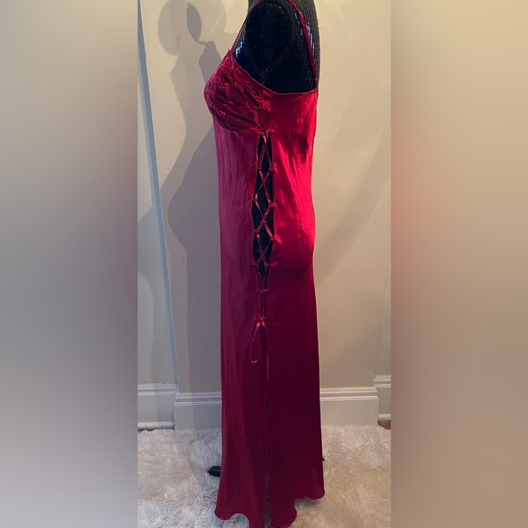 La Vie En Rose Red Satiny Negligée Gown Size Medium - Picture 3 of 11